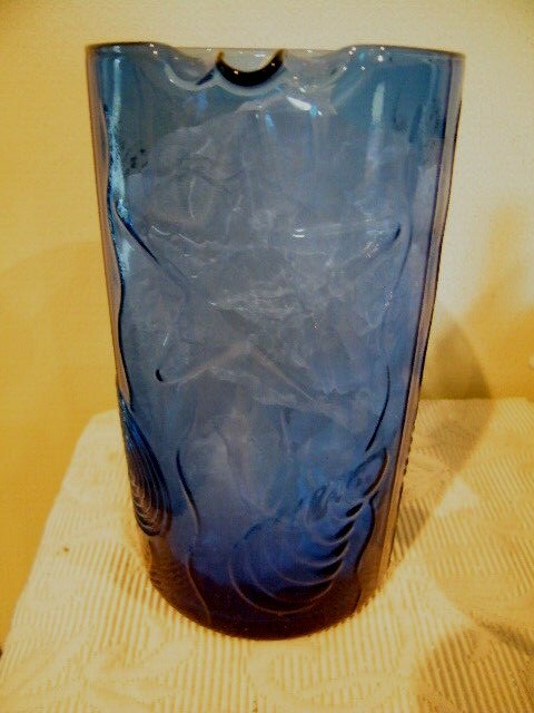 BLUE COBALT HAND BLOWN GLASSS PITCHER HANDLE 8.5" X 5" EMBOSSED SHELL PATTERN