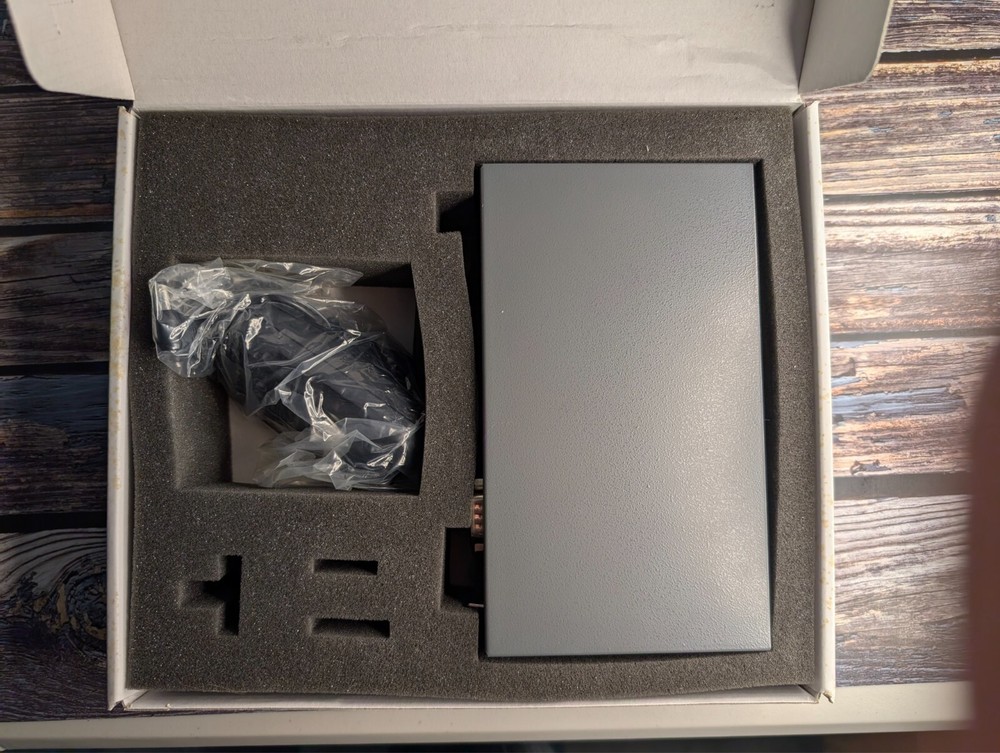 D-Link DI-704 Internet Gateway and Firewall with 4 Port Switch Complete