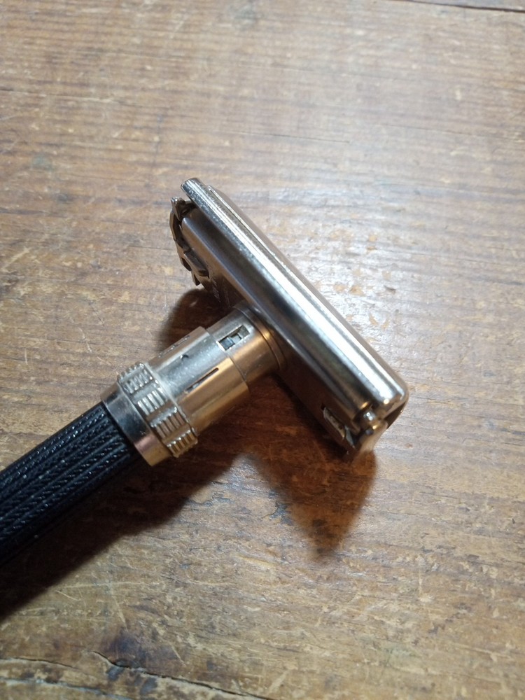 VINTAGE GILLETTE BLACK HANDLE SLIM ADJUSTABLE DATE CODE S-1 GOOD CONDITION 1972