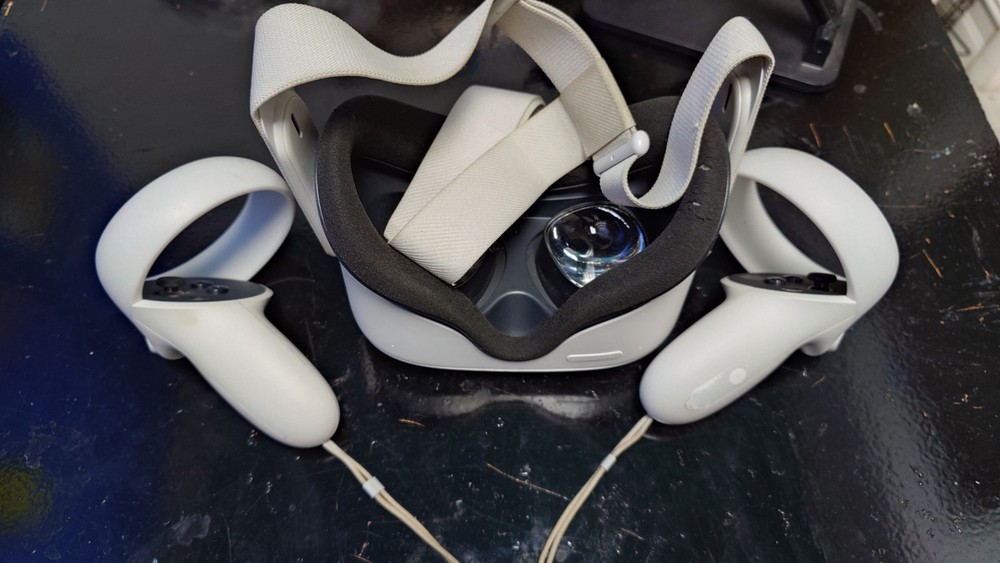 Meta Oculus Quest 2 LOT! Read!