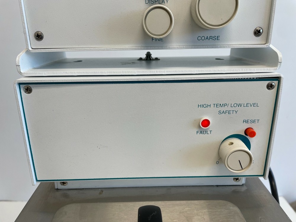 F9: Neslab RTE-100 Bath Circulator with Temperature Controller - Read Condition