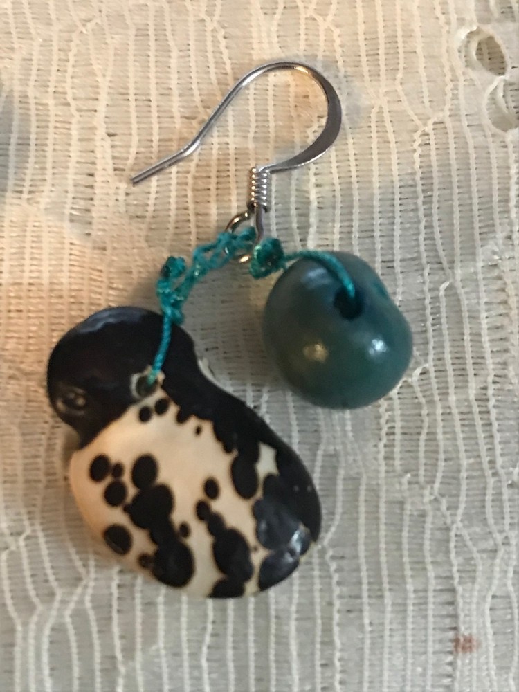 Artyfactos Kidney Bean Pierced Earrings
