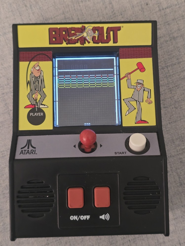 Vintage 1976- ATARI Arcade Classics-Breakout 4C Retro Mini Arcade Game