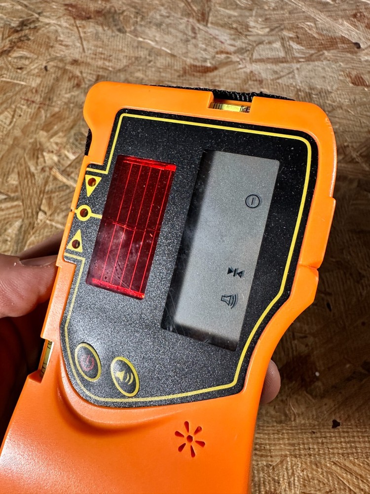 Johnson 40-6780 One-Sided Laser Detector ONLY USED, powers on