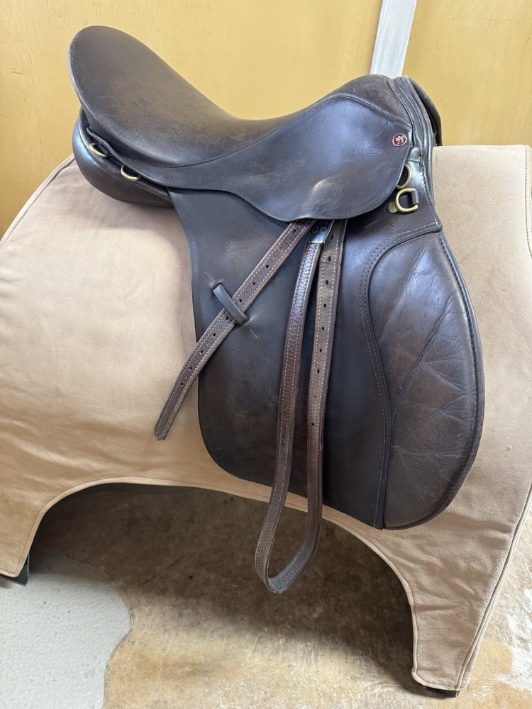 Lovatt & Ricketts Event Jump Saddle. 17” seat. Medium tree.