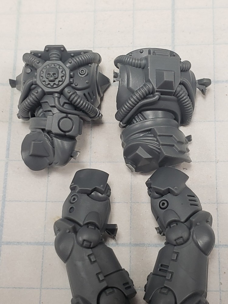 Warhammer 40k Space Marine Bits Primaris Techmarine Bionic Torso & Legs #01