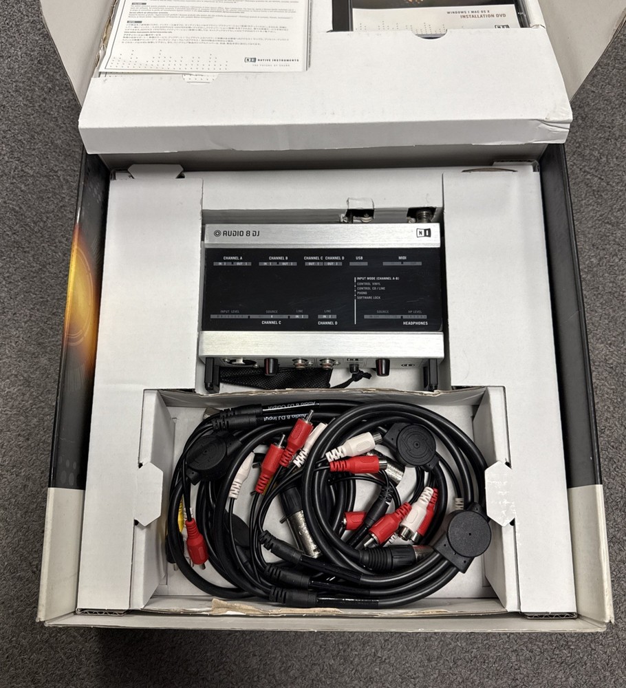 Native Instruments Traktor Scratch Pro DJ Performance Package Audio 8