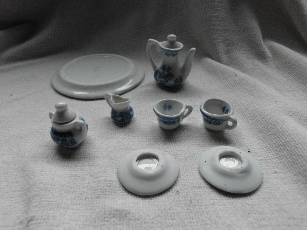 MINIATURE BLUE & WHITE WILLOW PATTERN TEA SET ~