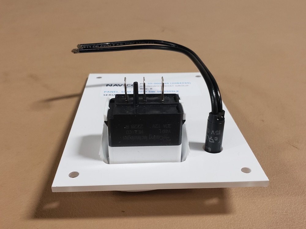 SEA RAY BOATS SUBMERSIBLE PLATFORM PANEL WITH SWITCH AND LIGHT