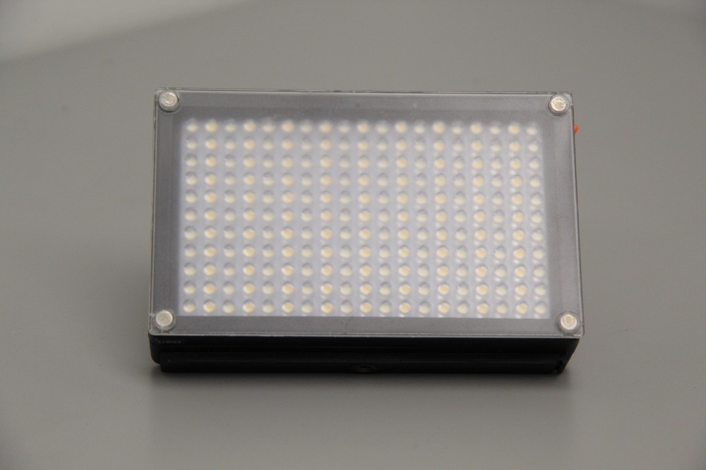 Genaray LED-6200T 209 LED Variable Color On Camera Light