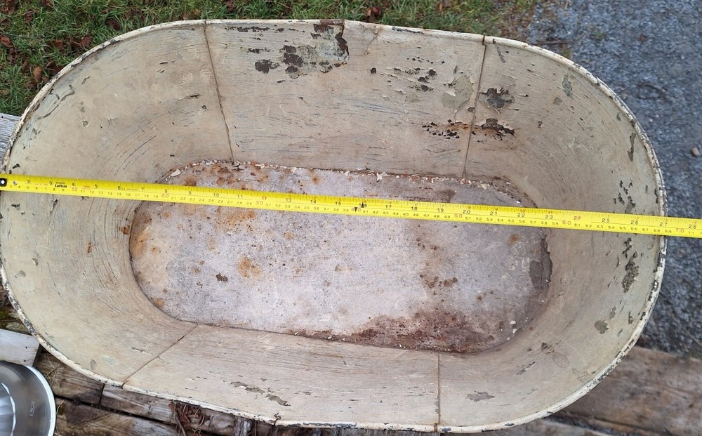 Vintage Metal Wash Basin