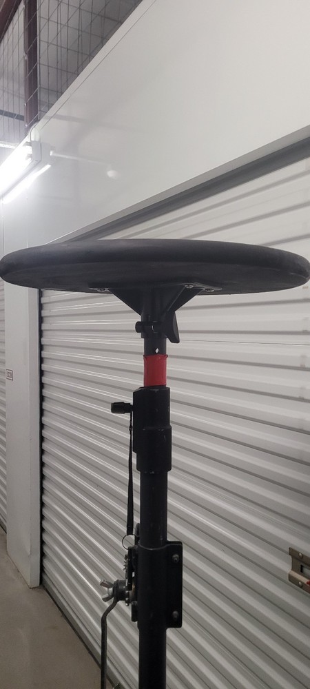 Heavy duty crank up stand