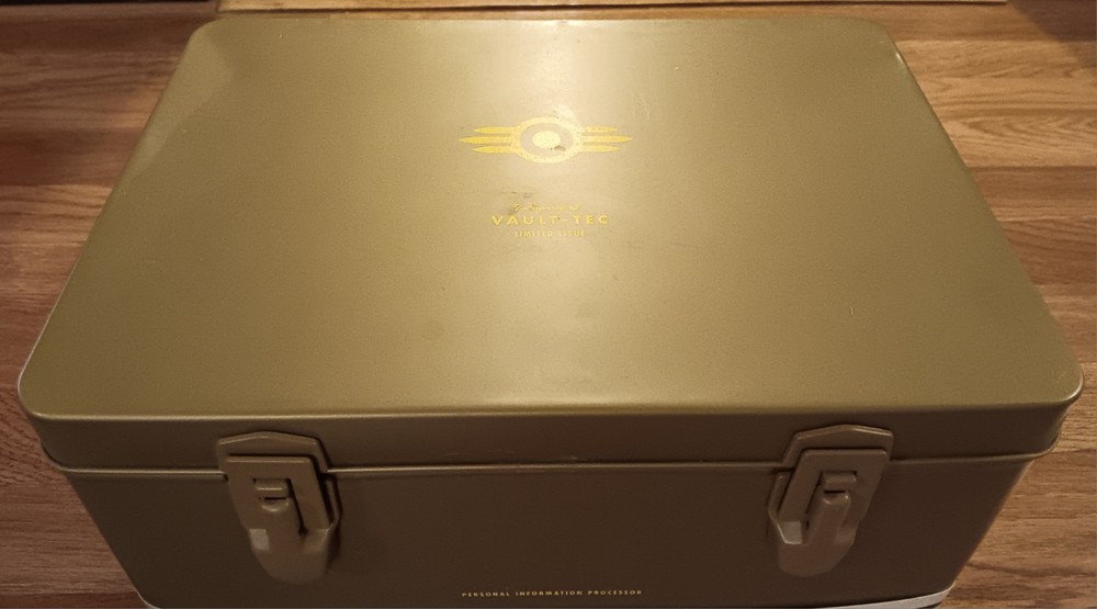 Fallout 4 Pip-Boy 3000 Deluxe Bluetooth Edition ThinkGeek Exclusive PipBoy Case!