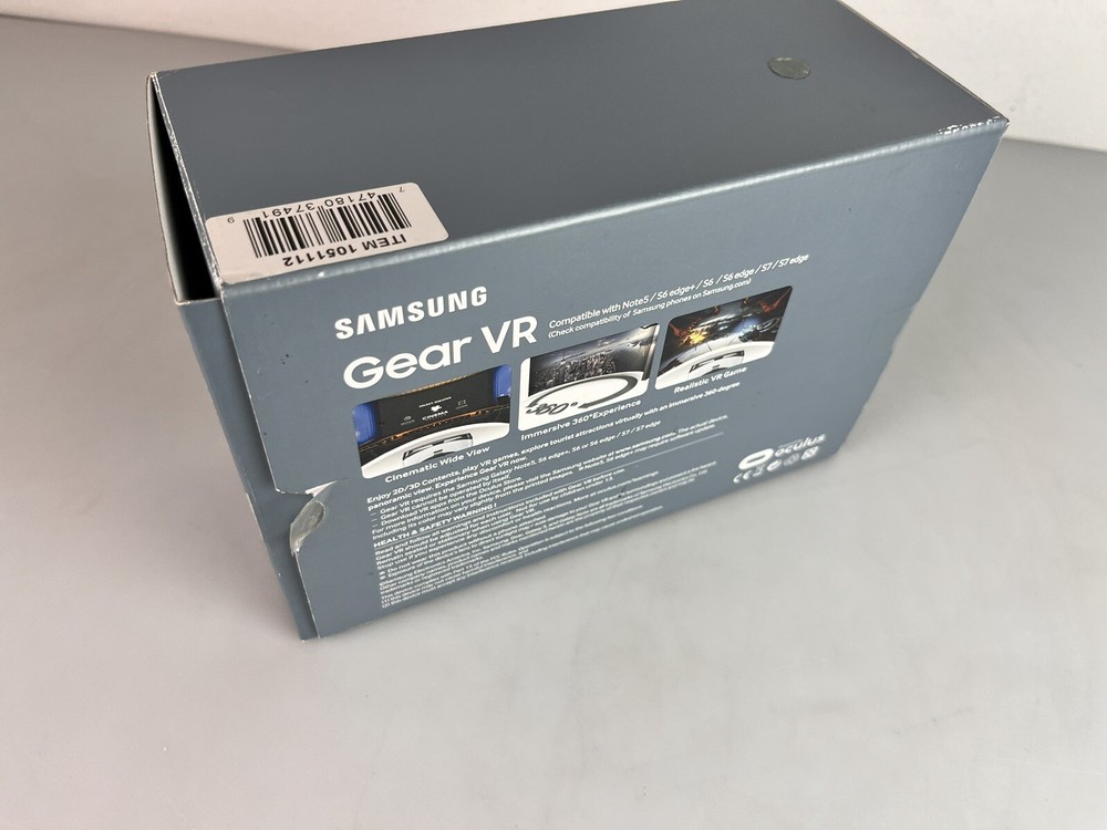 New - Samsung Gear VR powered by Oculus