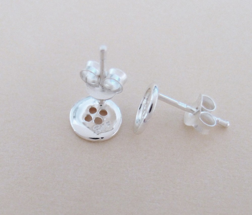 Sterling Silver 7mm dainty button post stud earrings.