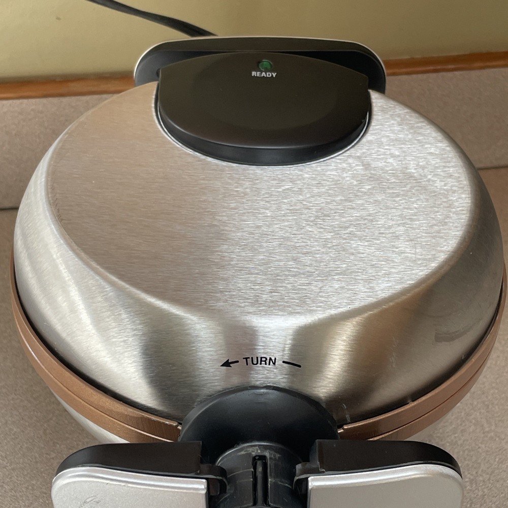 Bialetti Copper Titanium Ceramic Nonstick Turn Belgian Waffle Maker TSK-2901BW