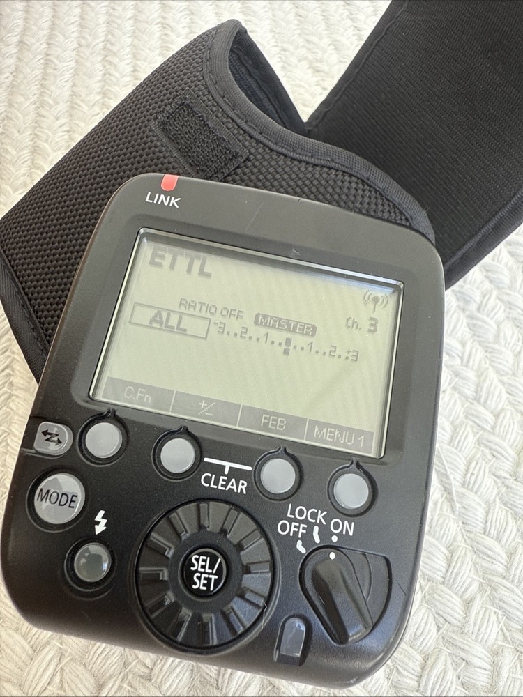 Canon ST-E3-RT Speedlite Transmitter with Case