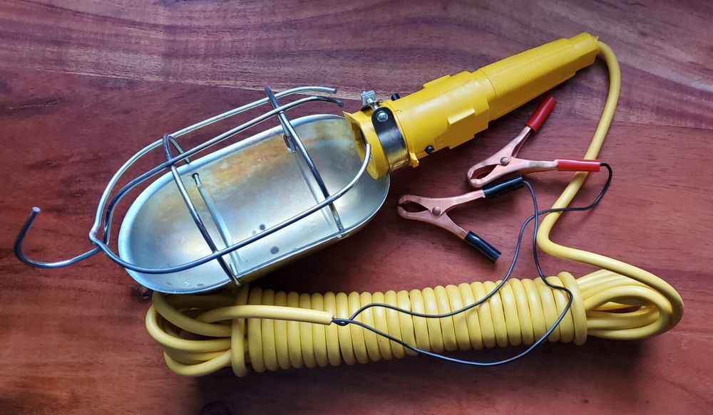 PIT STOP Drop Light / Hang light 25ft cord / works with 12v source