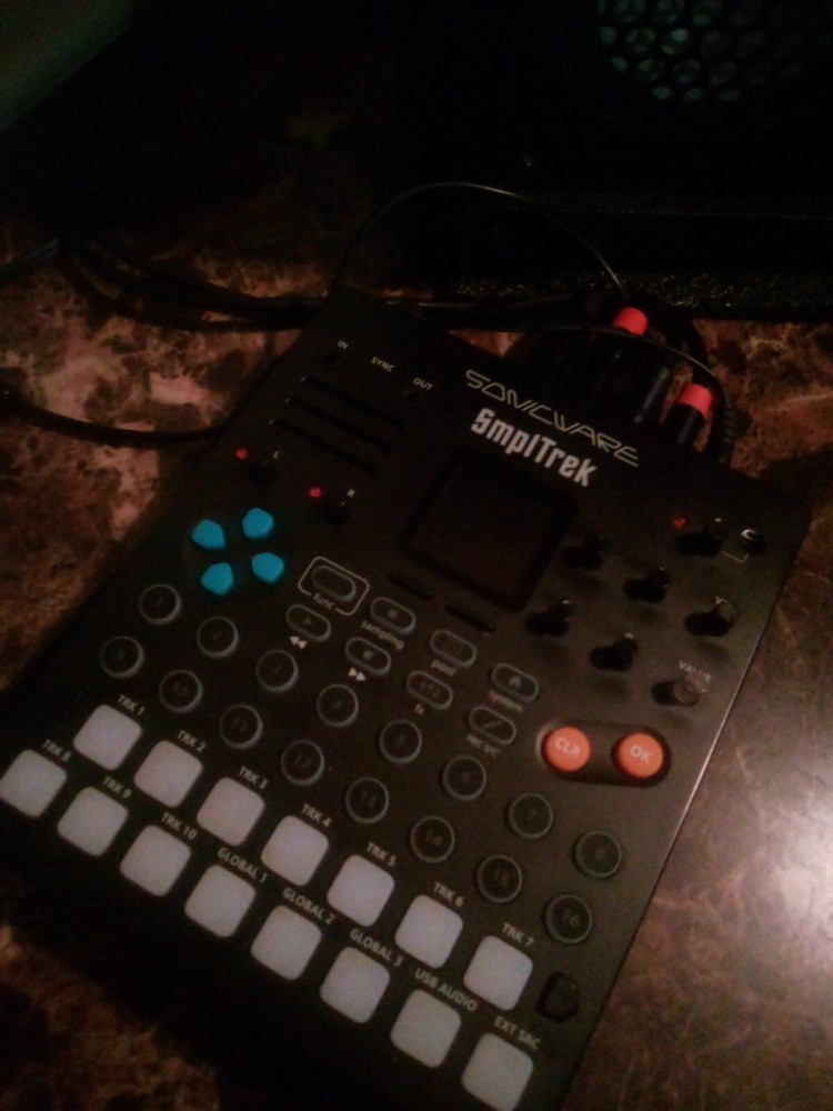 Sonicware SmplTrek - Portable Production Sampler
