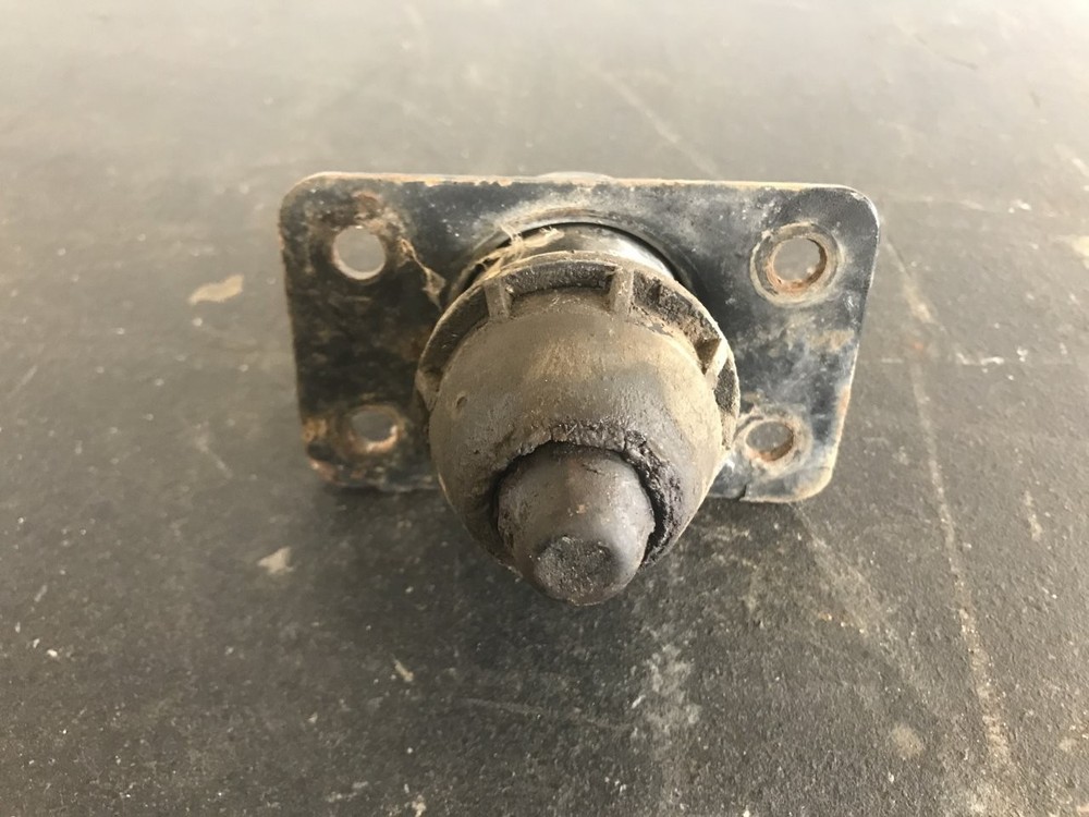 Volvo VNL Hood Latch - Used