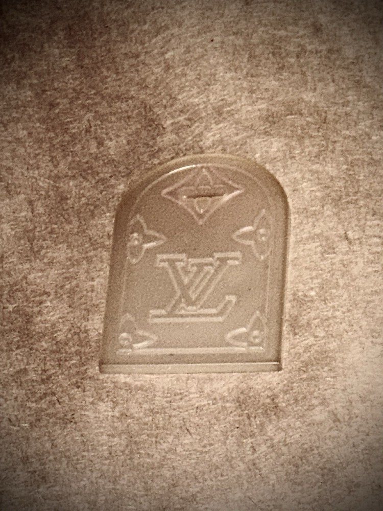 LOUIS VUITTON SILICONE POIGNAT TAG