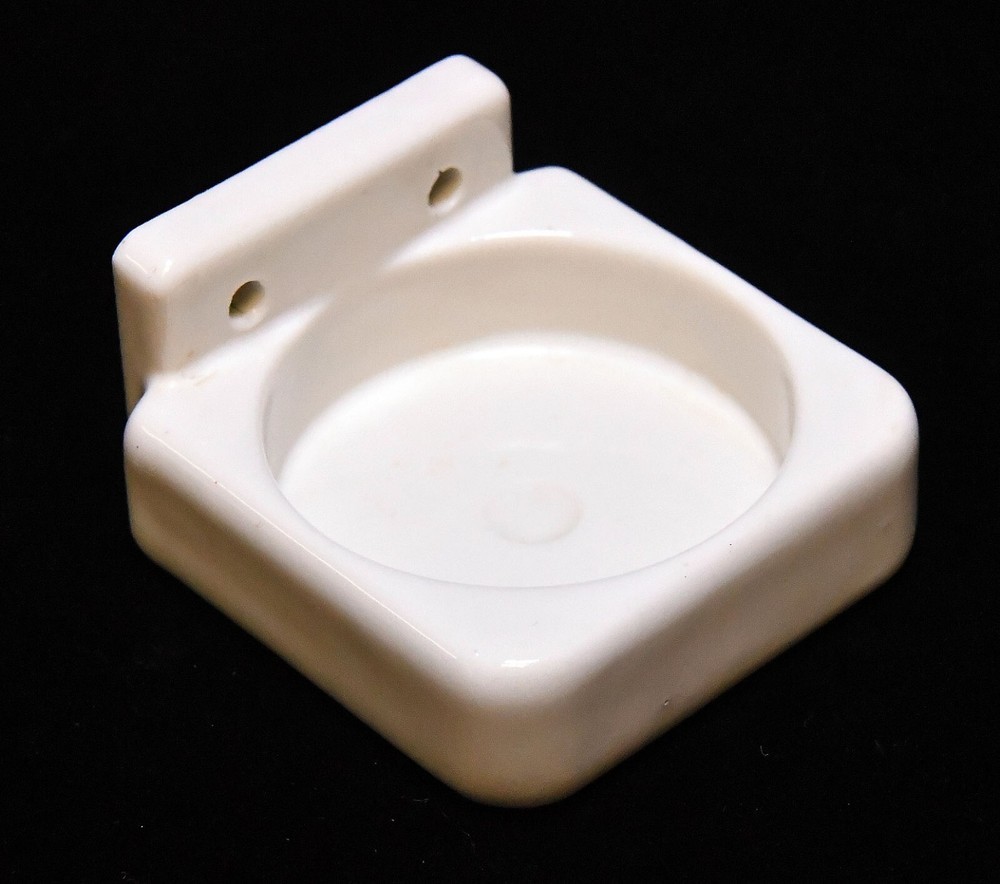 VINTAGE WHITE CERAMIC WALL MOUNT CUB HOLDER