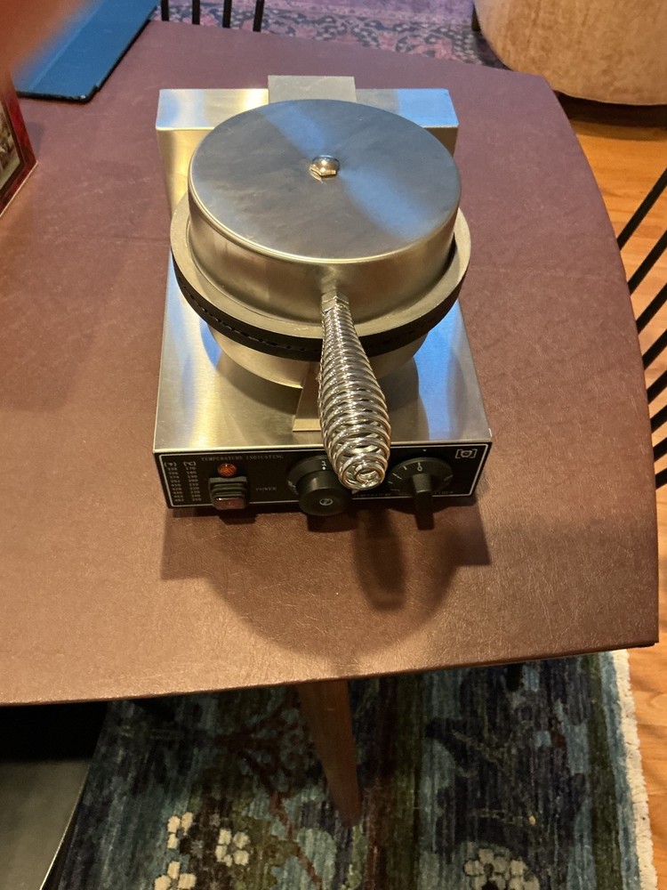 SINGLE PAN DS-1A COMMERCIAL CONE MAKER. NEW