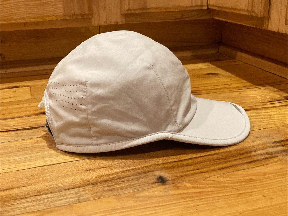 Under Armour Launch Run Lightweight Light Gray Adjustable Hat Cap Running OSFA