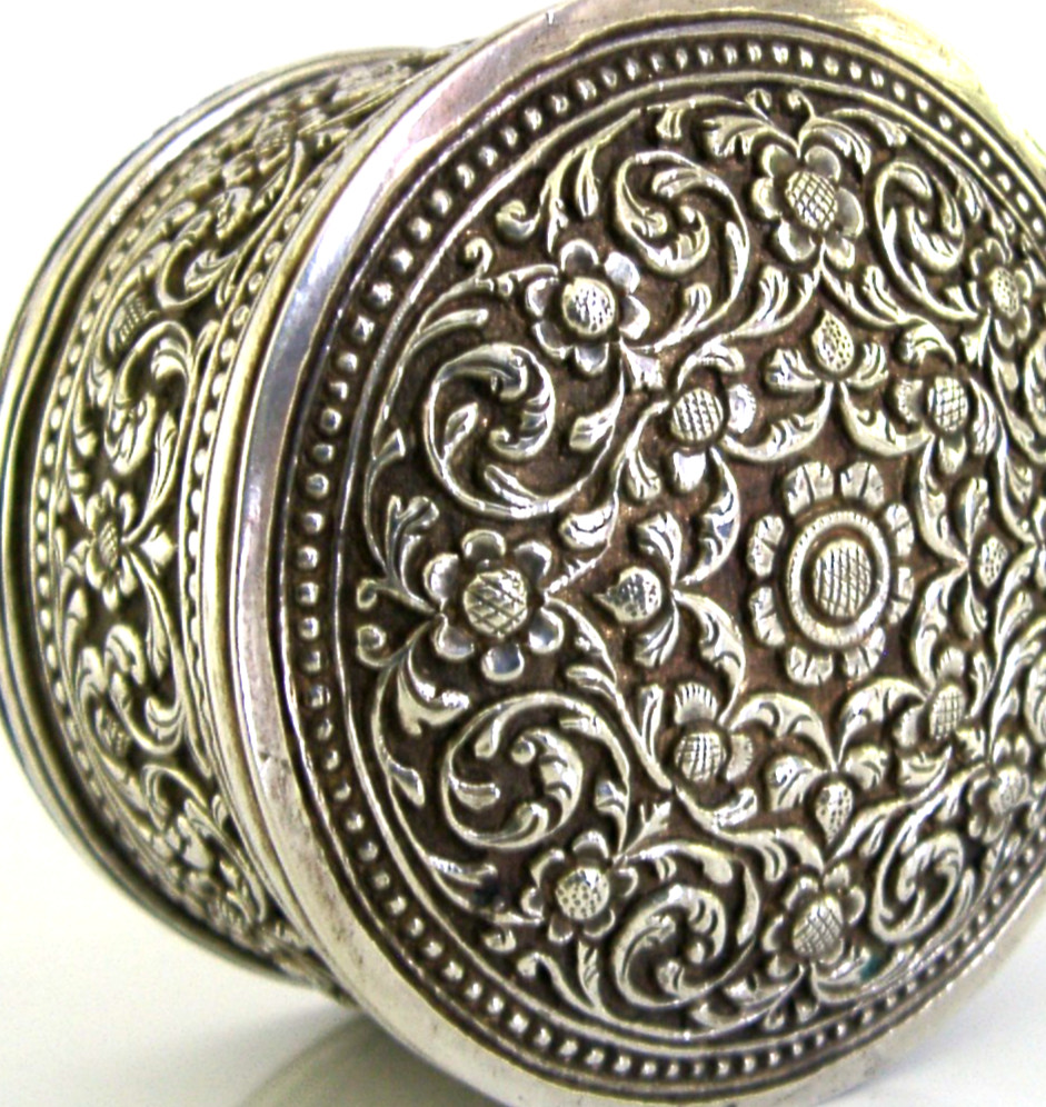 STUNNING 100g INDIAN CEYLON SOLID SILVER TABLE BOX c1900 ANTIQUE