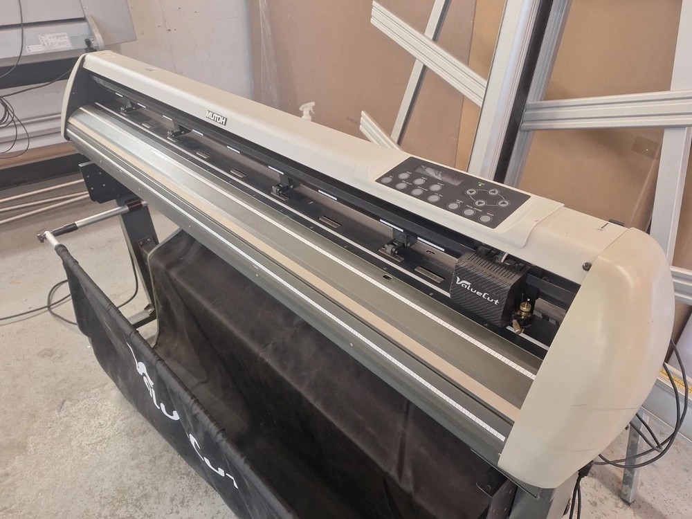 Mutoh Valuecut 62" Cutting Plotter Version 1.7