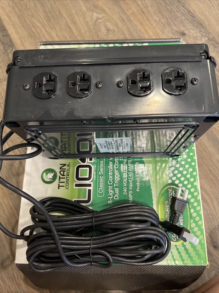 Titan Controls® Helios® 12 - 8 Light 240 V Controller with Dual Trigger Cords