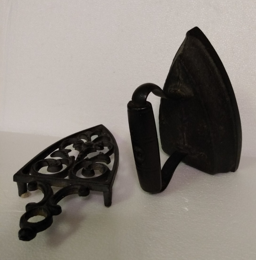Antique Cast Iron Flat Iron With Decorative Base
