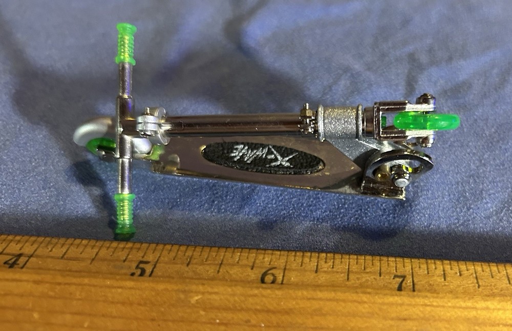 2000 X-Treme Mini Scooter w Tiny Tools