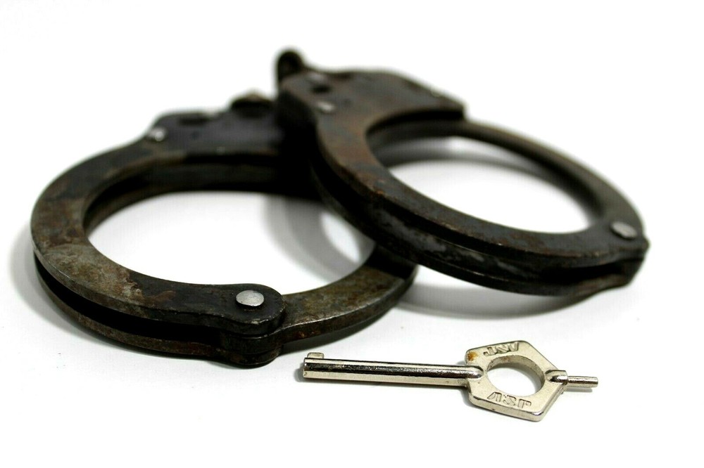 Smith & Wesson M100-1 Handcuffs With Key