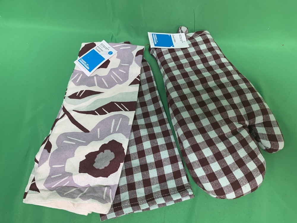 Oven Mitt And  Dish Towels blue & Red