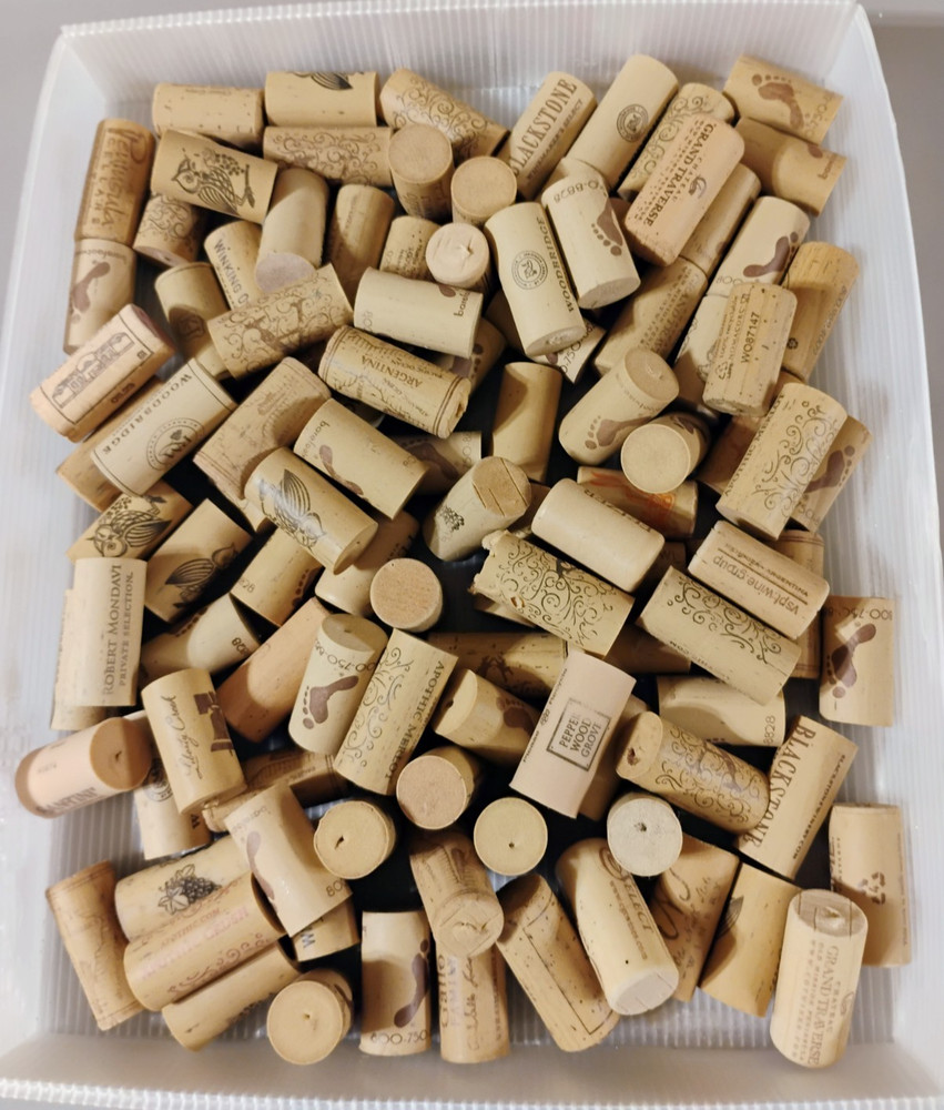 Approx. 100 WINE BOTTLE Synthetic CORKS for crafting