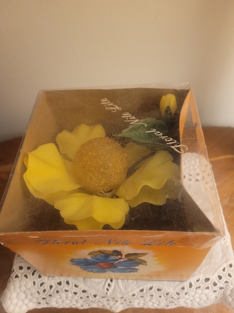 Vintage yellow flower night light