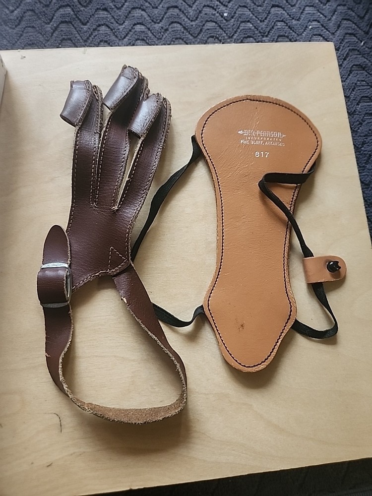 Vintage Ben Pearson armguardglove combo