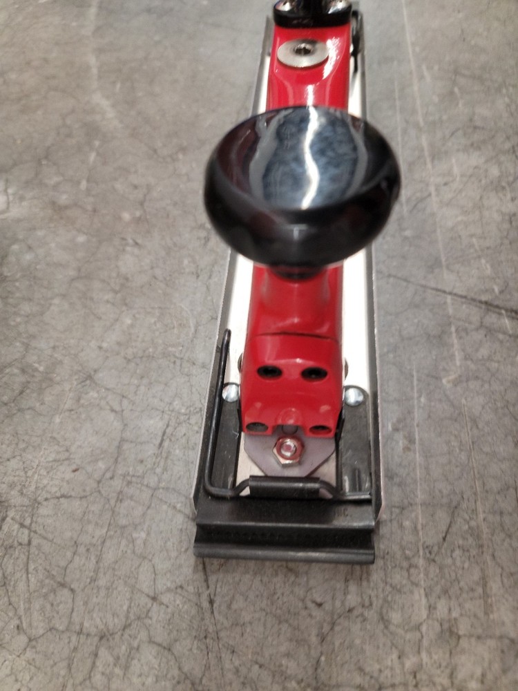 Viking Dual Piston Straight Line Sander V100