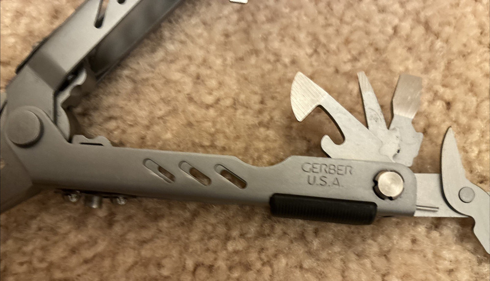 Pristine Discontinued Gerber Multi Tool Needlenose Drop Point blade with Sheath