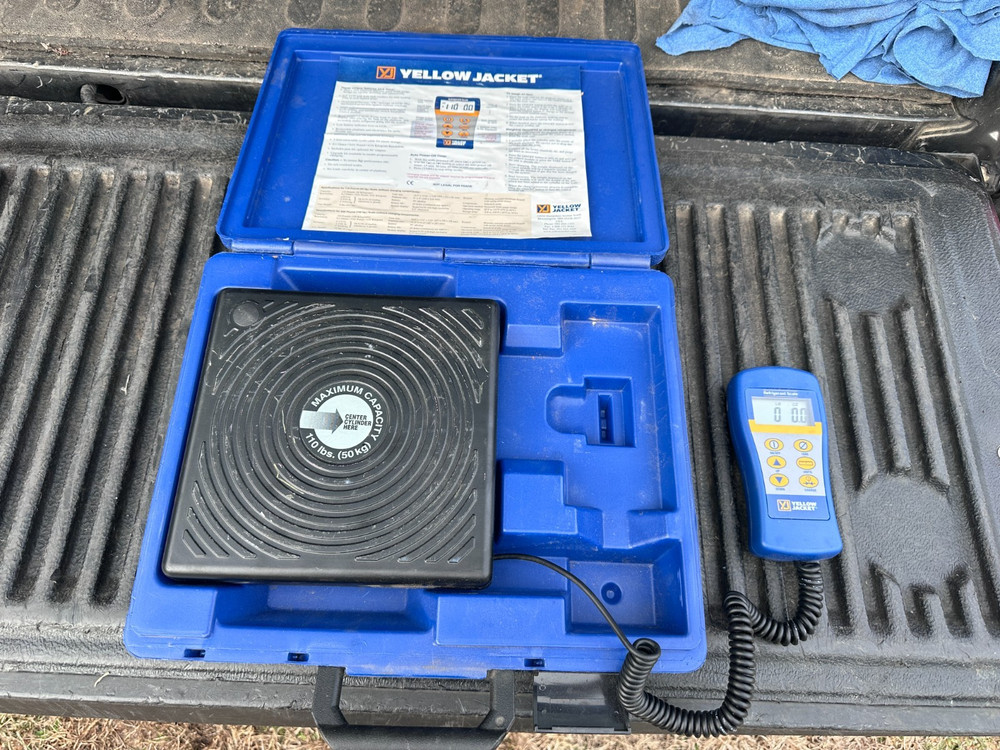 Yellow Jacket Electronic Charging Scale #68802 w/Case