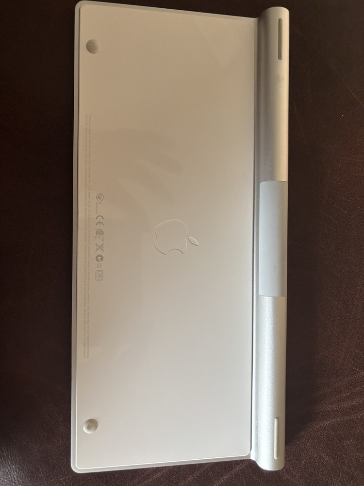 Apple Wireless Bluetooth Keyboard Silver A1314