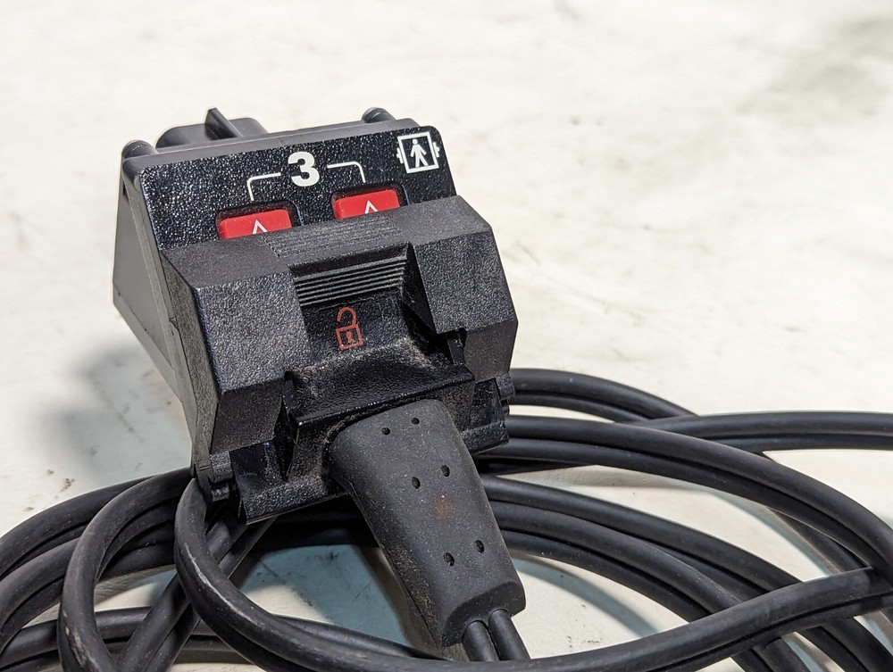 Unbranded cable L151824203, unknown use