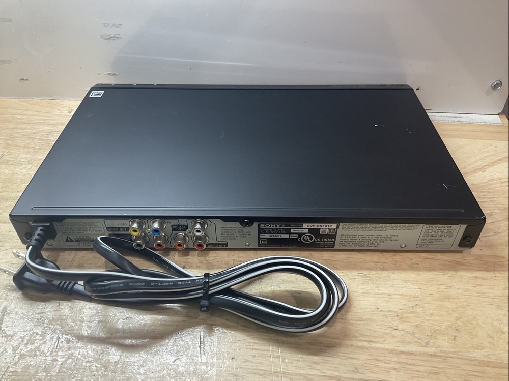 Sony DVP-SR200P DVD Player w/ Remote