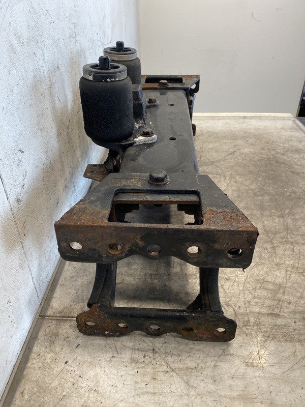 2006 Peterbilt 379 Cab Mount (630-10955)
