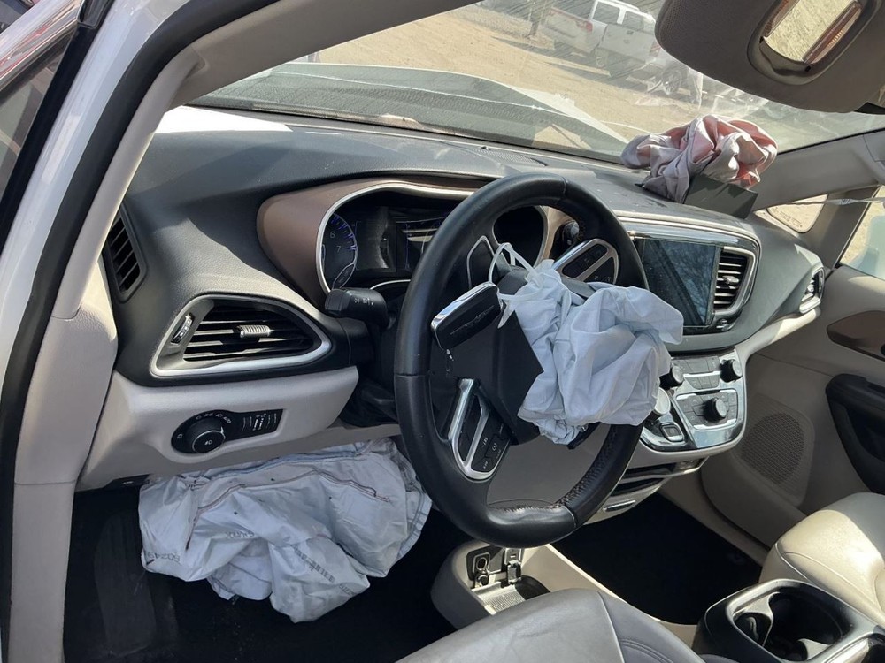 PACIFICA 2017 Glove Box 4990080