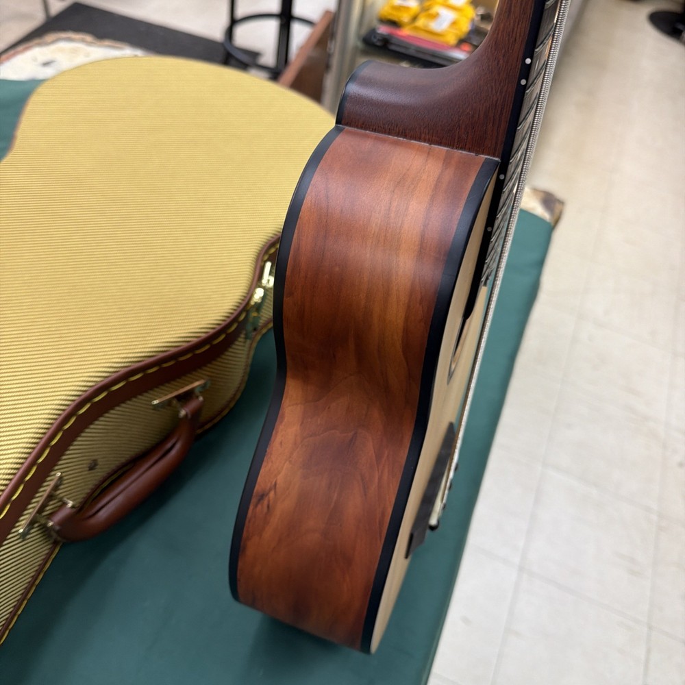 Stevens ukulele bass. UB-082 With Case