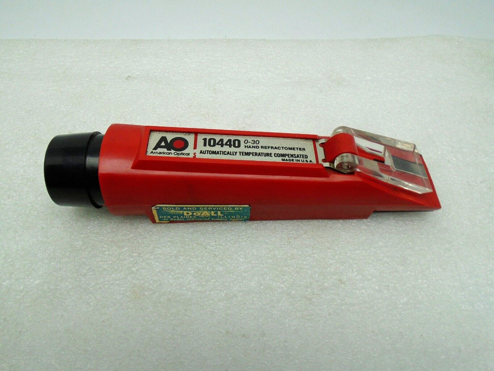 AO Automatic Temperature Compensated Hand Held Refractometer 10440 0-30  #638U