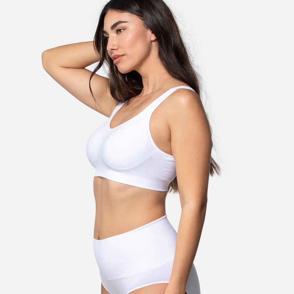 457 Medium White Underoutfit Comfort Shaping Bra