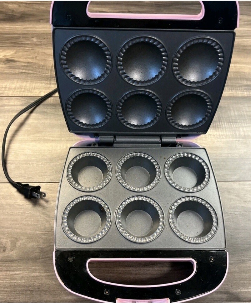 Babycakes Cupcake Maker Model CC-71 - Makes 6 Cupcakes WORKS